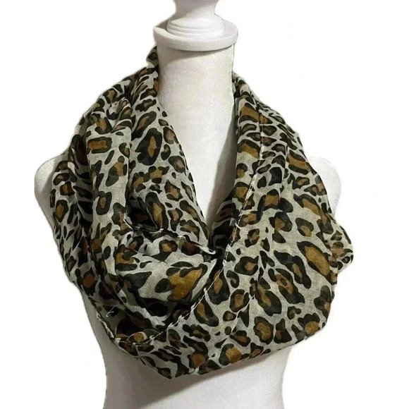Accessories - 🔵Unbranded leopard print infinity scarf